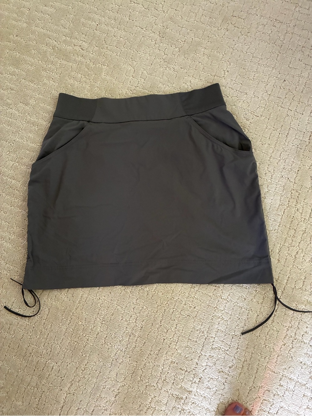 Women's Grey Columbia Performance Skort with Side Drawcords. Only worn twice.